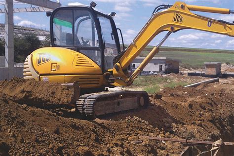 widening tracks on mini excavators